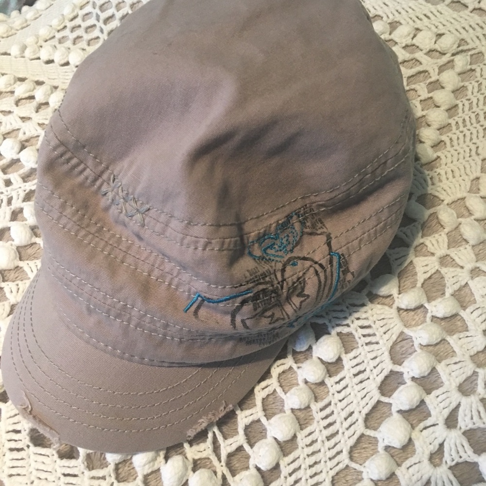 Roxy distressed look hat .